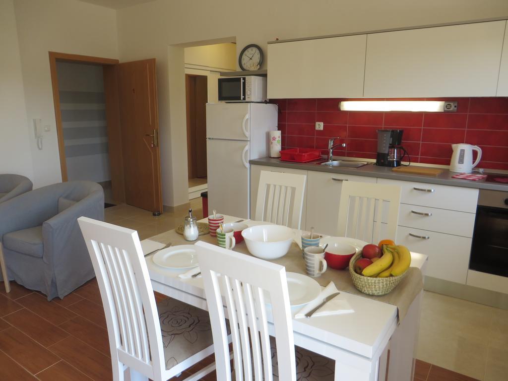 Filipovic Apartments With Pool Biograd Na Moru Exterior photo
